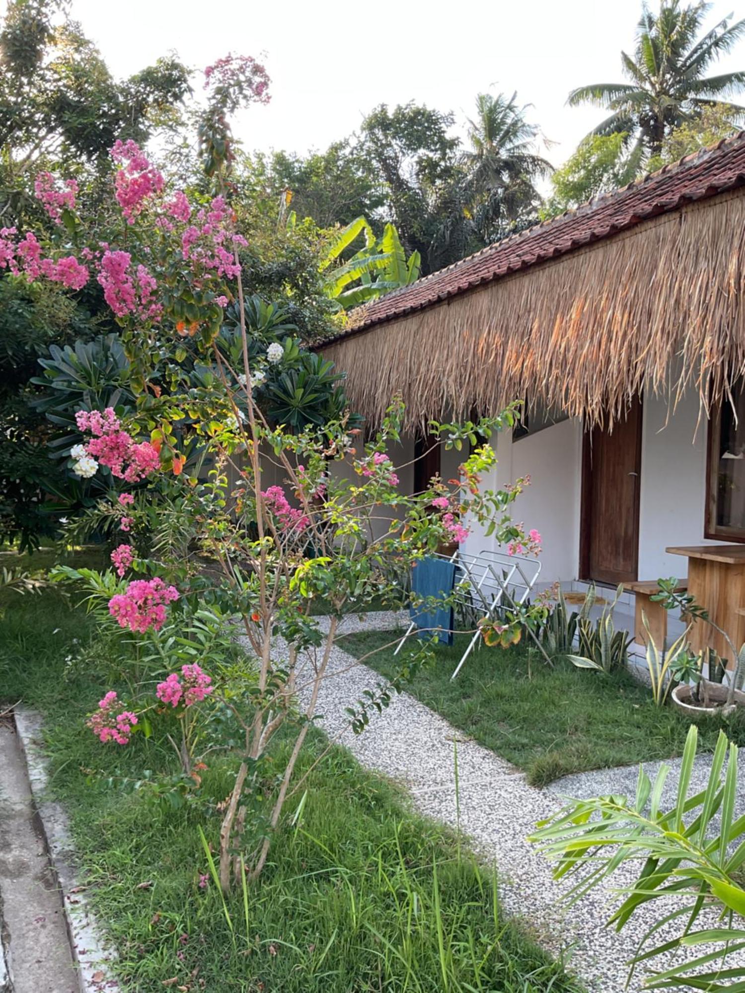 Tiga Spies Hostel Kuta  Eksteriør bilde